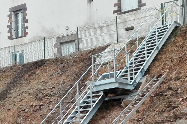 Escalier industriel à 2 volées